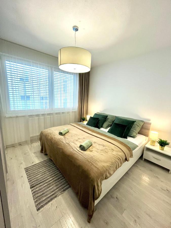 The Elite Suite II Downtown Ac & Garage Parking Μπρατισλάβα Εξωτερικό φωτογραφία