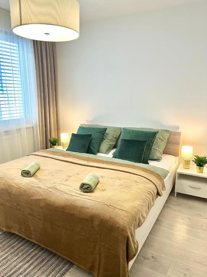 The Elite Suite II Downtown Ac & Garage Parking Μπρατισλάβα Εξωτερικό φωτογραφία