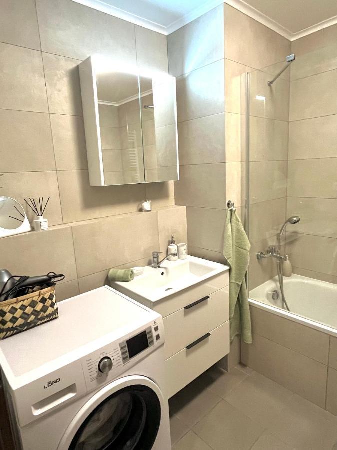 The Elite Suite II Downtown Ac & Garage Parking Μπρατισλάβα Εξωτερικό φωτογραφία