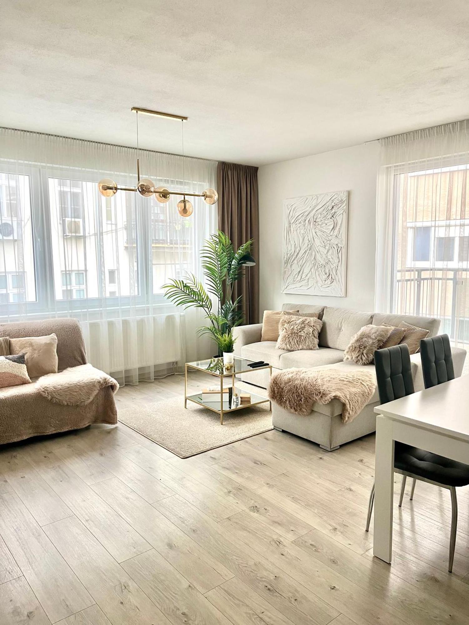 The Elite Suite II Downtown Ac & Garage Parking Μπρατισλάβα Εξωτερικό φωτογραφία