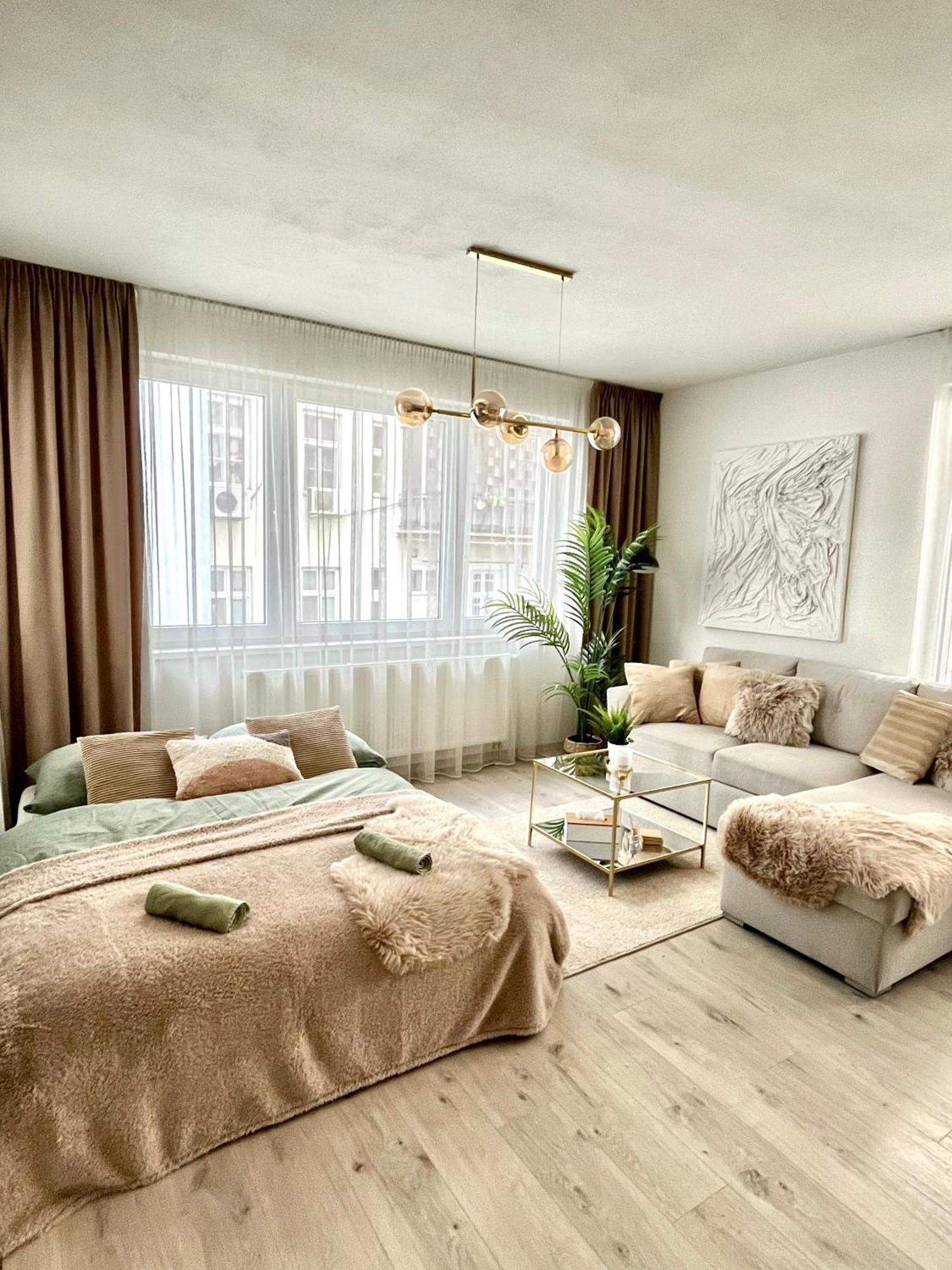 The Elite Suite II Downtown Ac & Garage Parking Μπρατισλάβα Εξωτερικό φωτογραφία