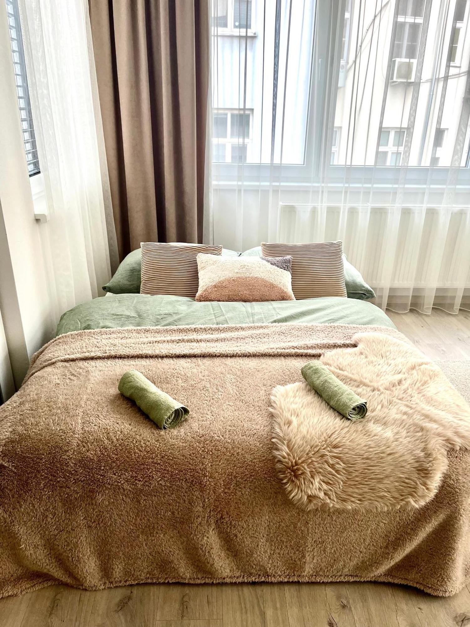 The Elite Suite II Downtown Ac & Garage Parking Μπρατισλάβα Εξωτερικό φωτογραφία