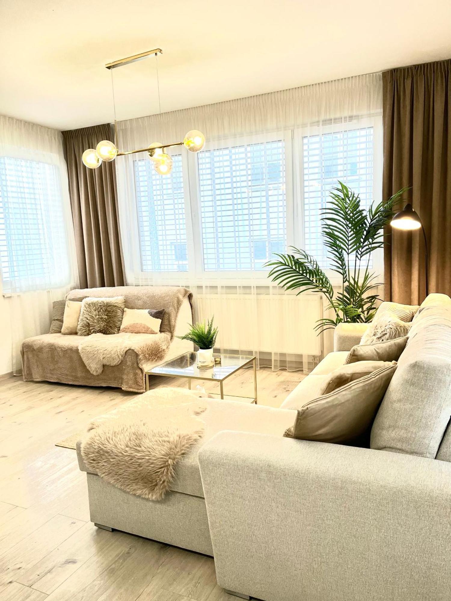 The Elite Suite II Downtown Ac & Garage Parking Μπρατισλάβα Εξωτερικό φωτογραφία